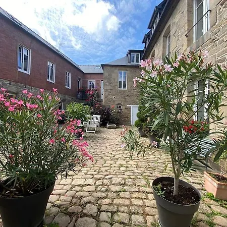 Appartement De Charme En Coeur De Ville Guingamp Exterior photo