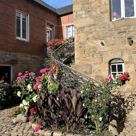 Appartement De Charme En Coeur De Ville Guingamp Exterior photo